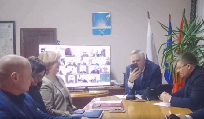 «Понаехали, дороги просят»: в Оренбургской области глава села нахамил ...