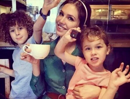 Дарья Жукова, Аарон и Лея. Фото - соцсети