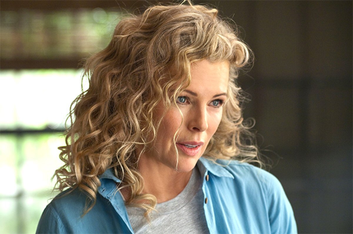    Ким Бейсингер.