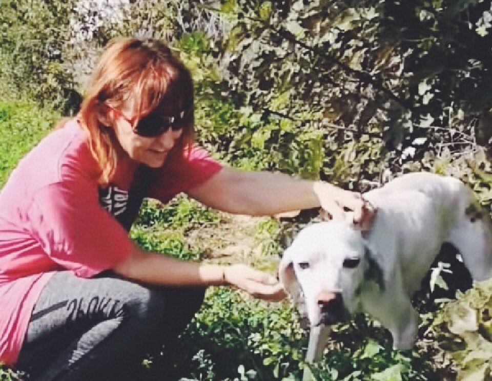 Раз вышла сама, значит, все ещё верит в людей и человечность