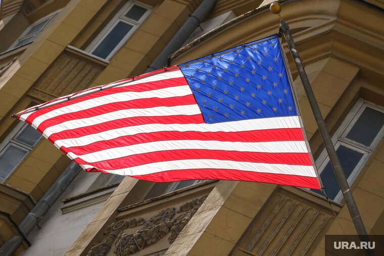    Конечная цель США — смена власти в РФ, заявил Майкл Ректенвальд