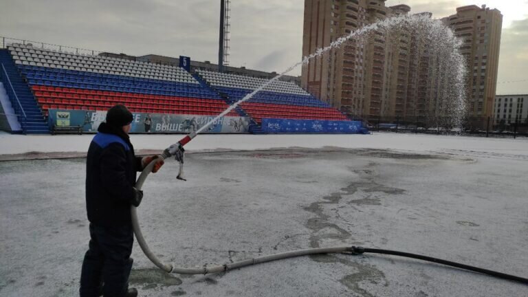    Мороз – время заливать катки. В Оренбурге готовят более 60 ледовых кортов Белов Михаил Александрович