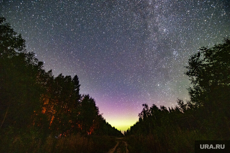    Из-за вспышек на солнце жители региона все чаще видят полярное сияние