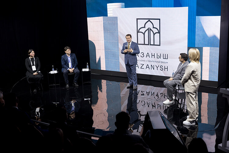    В Казани запустят проект «Дорога в школу: вместе весело шагать» по обновлению пешеходных маршрутов от жилых домов районов к школам. По одному такому проекту в каждом районе воплотят уже в 2024 году Фото: kzn.ru