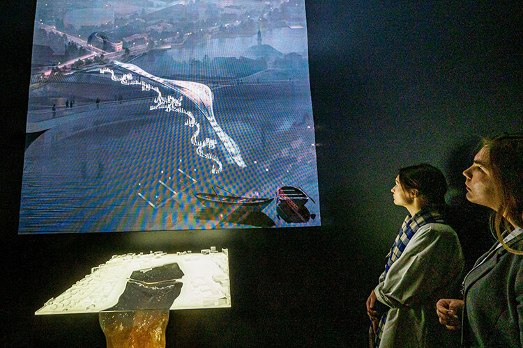    Один из проектов — зеркальный куб, подготовленный руководителем архитектурного бюро Bespoke Architects и арт-галереи ES gallery Элиной Сафаровой