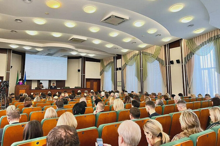    Пожалуй, самым интересным вопросом повестки сессии нижнекамского райсовета стало обновление структуры исполнительного комитета района. Проект решения представил руководитель исполкома Роман Булатов Фото: e-nkama.ru