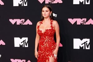    NEWARK, NEW JERSEY - SEPTEMBER 12: Selena Gomez attends the 2023 MTV Video Music Awards at Prudential Center on September 12, 2023 in Newark, New Jersey. (Photo by Taylor Hill/Getty Images) Даниил Кугушев