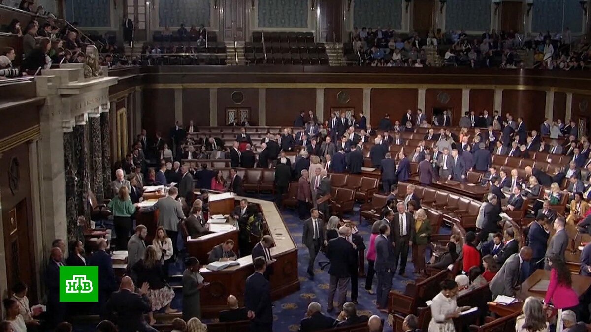    Обсуждение помощи Киеву между американскими сенаторами закончилось скандалом