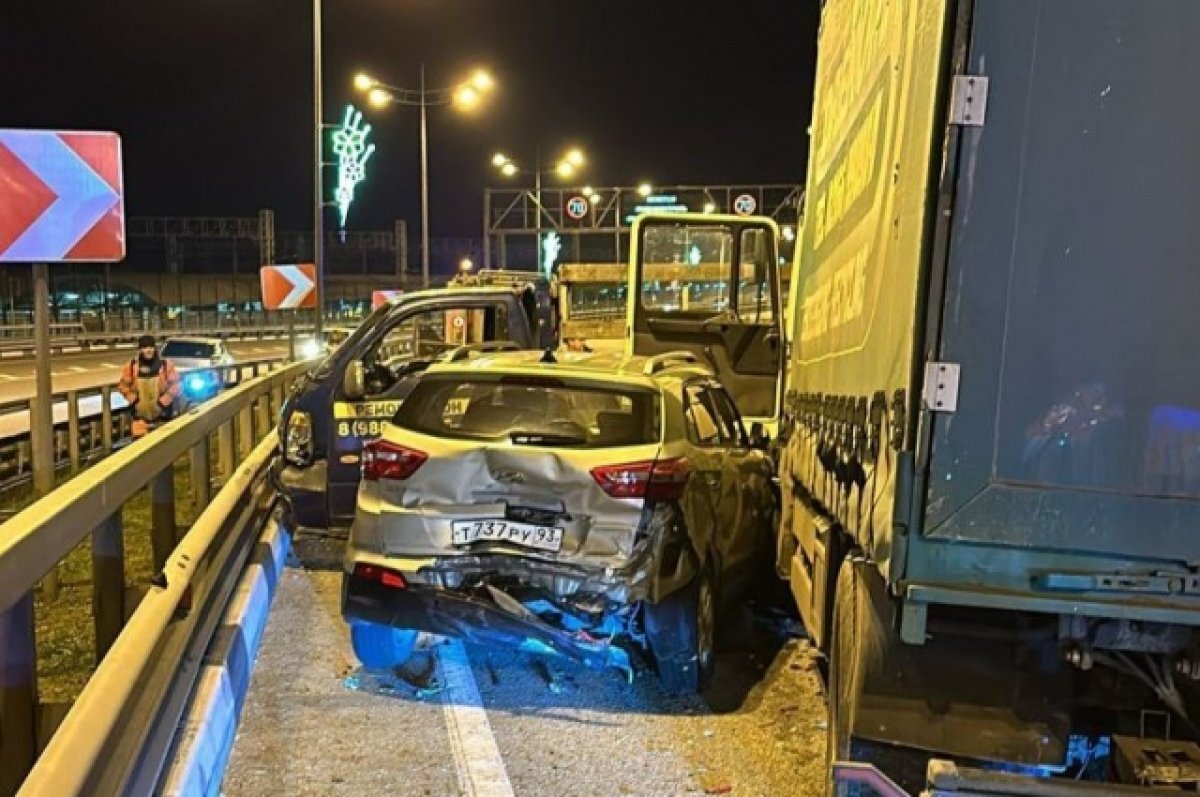    На Кубани в ДТП попали сразу девять автомобилей