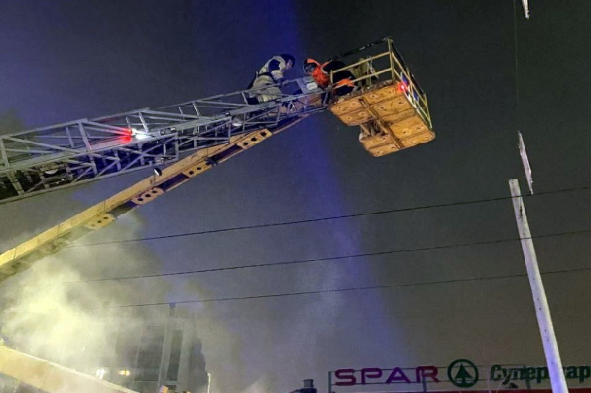    Рабочие застряли в люльке автокрана в 30-градусный мороз в Челябинске