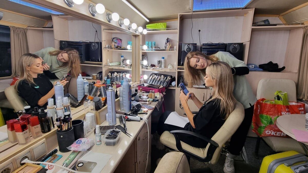 Марафет перед очередной съёмкой. Фото из архива "7 секретов"