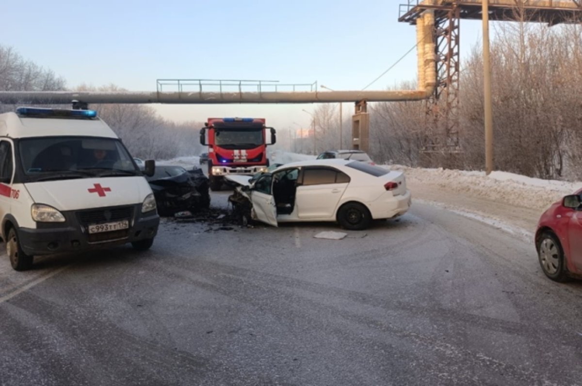    Пять человек пострадали в столкновении иномарок в Челябинске