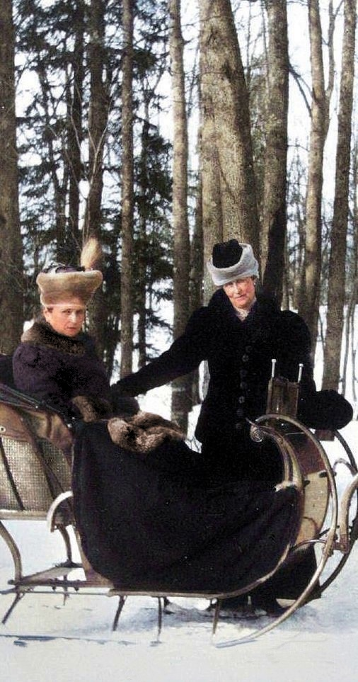 Императрица Александра Федоровна с сестрой