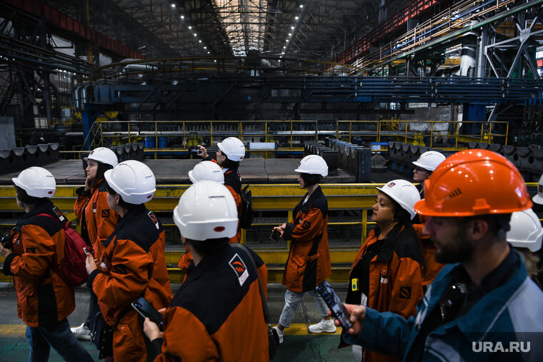    За последний год конкуренция за кандидатов в сфере «сырье, производство» выросла на 37%