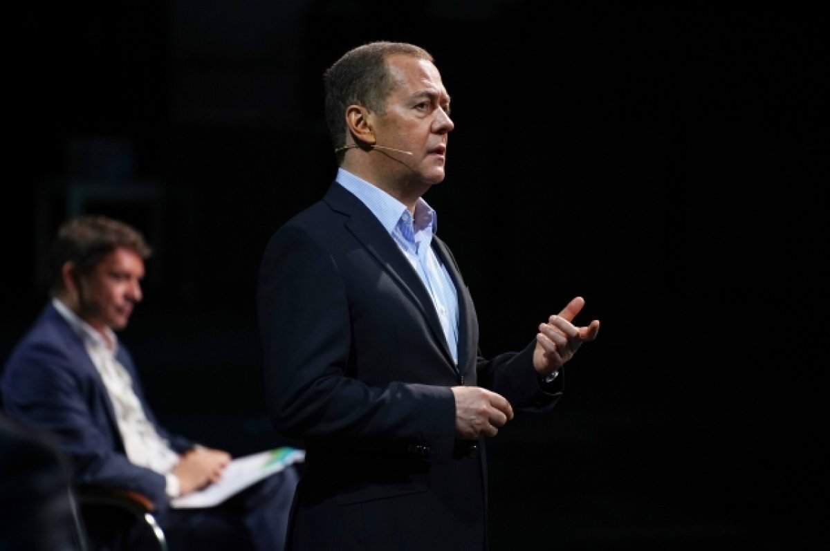    Медведев: Байден идет на хамский шантаж, чтобы на Украине лилась кровь