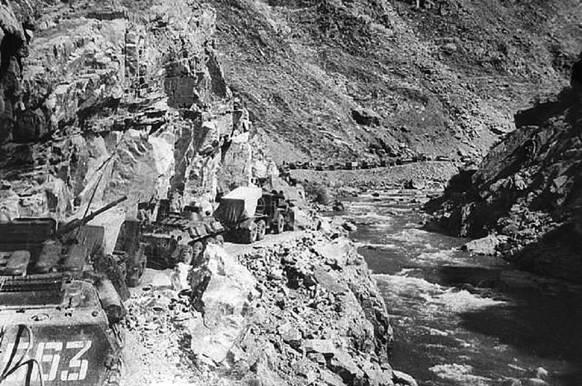 Афган панджшерское ущелье. Ущелье панджшер афганистан. Панджшерское ущелье афганистан 1982. Операция в ущелье. Операция аргун 1999 пограничников.
