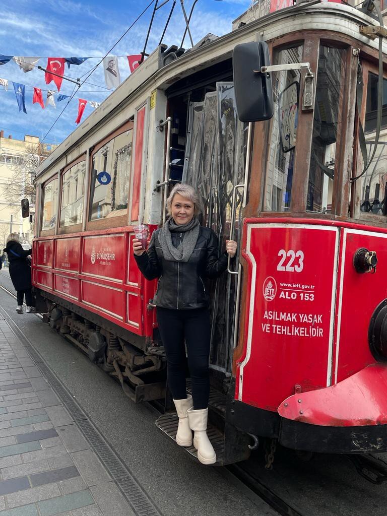 Знаменитый трамвайчик на ул Истикляль...