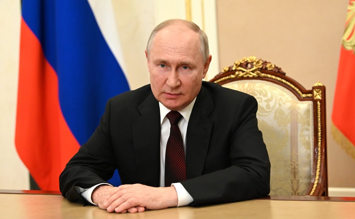    Путин поздравил газету «Вечерняя Москва» со 100-летним юбилеем