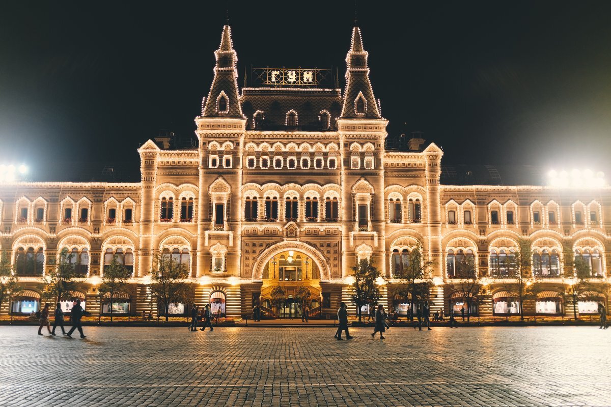 Гум москва. Торговый центр ГУМ В Москве. ГУМ Москва площадь. ГУМ ночью Москва. Достопримечательности Москвы ГУМ.