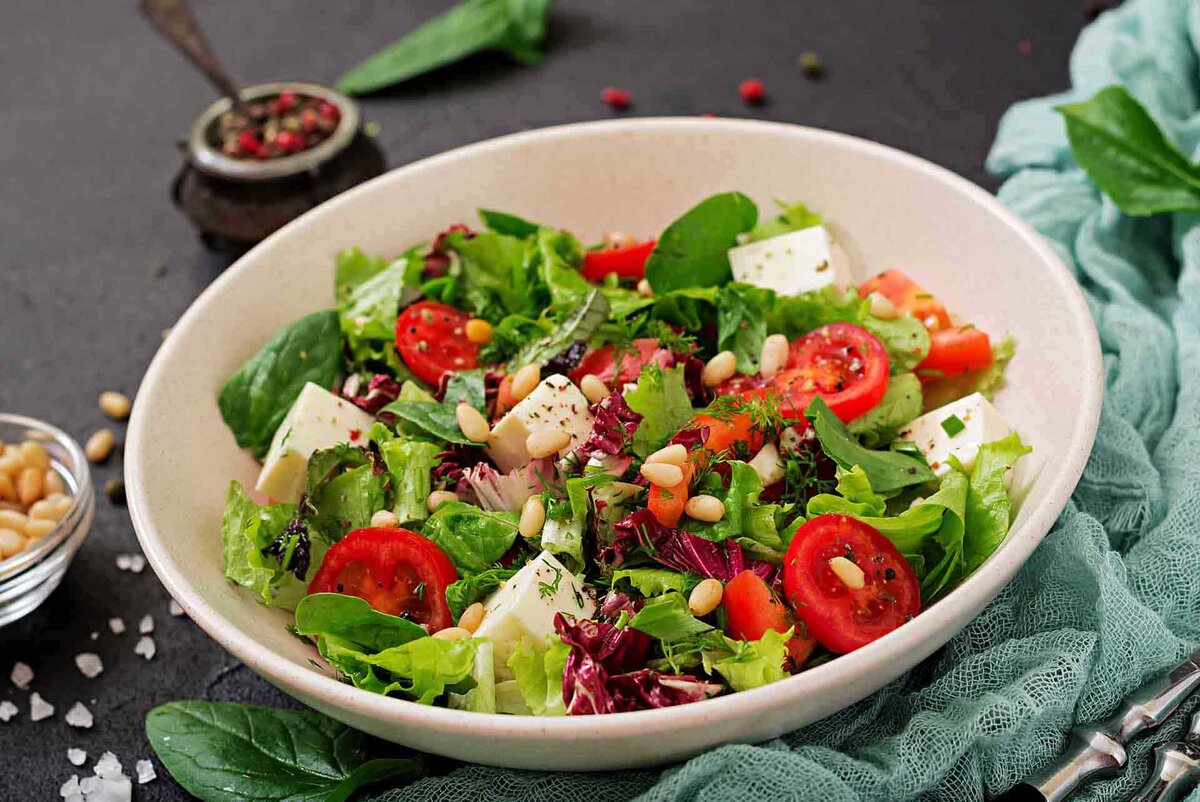 Диетические салаты. Шпинат руккола авокадо. Салат фитнес. Диетические салаты. Салат.