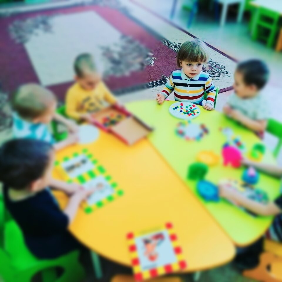 только в садик пошел. Еще и 3 лет нет.