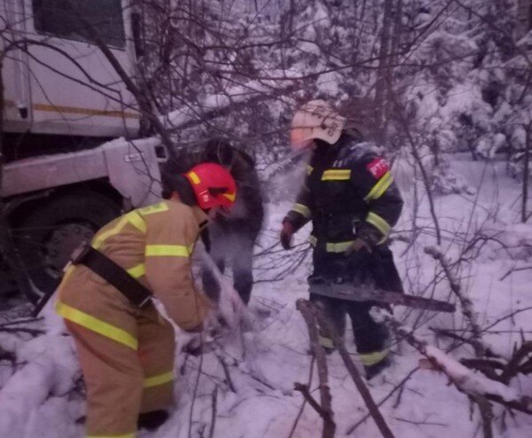     В Ивановской области погибших в утренней аварии водителей пришлось извлекать специнструментом