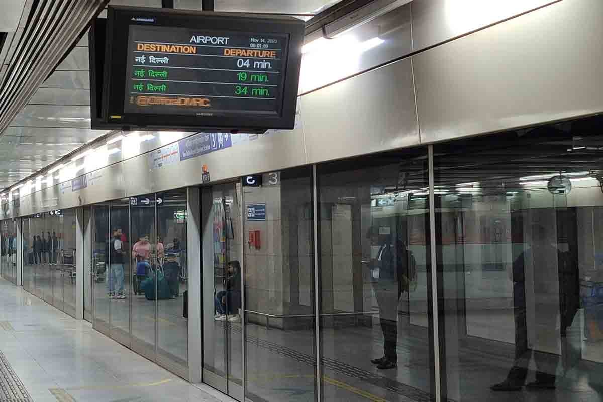 Метро оранжевая ветка их аэропорта до Нью Дели