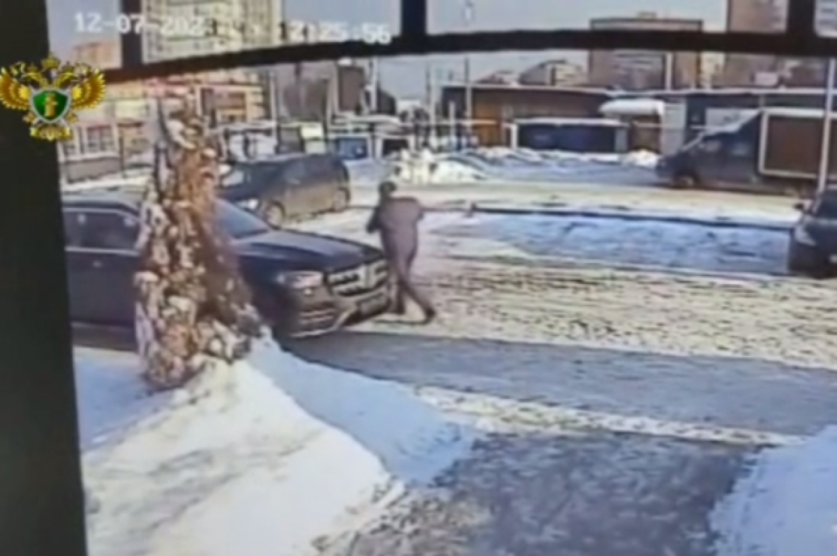    Из машины жительницы Химок, стоявшей возле банка, похитили 48 млн рублей