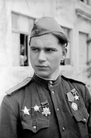 Рейды его разведгруппы по немецким тылам наводили ужас на врага. История 19-летнего Героя Советского Союза Георгия Евстафьева