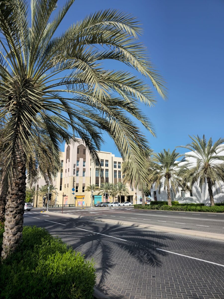 Район Al Mouj город Маскат Оман. Новый район города, построенный с целью инвестиций в туристическую сферу. 