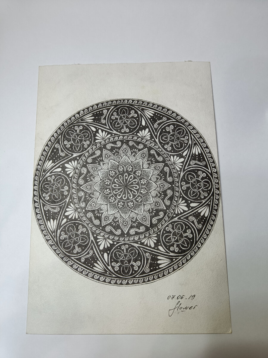 Мандала нарисованная от руки