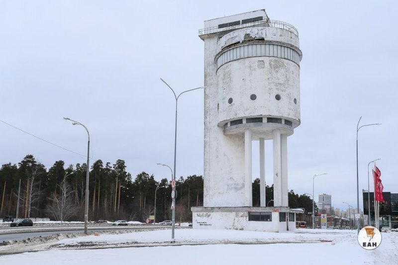Белая башня екатеринбург уралмаш. Белая водонапорная башня в Екатеринбурге. Водонапорная башня Уралмаш Екатеринбург. Белая башня Екатеринбург экскурсия. Белая башня (бывшая водонапорная башня УЗТМ.