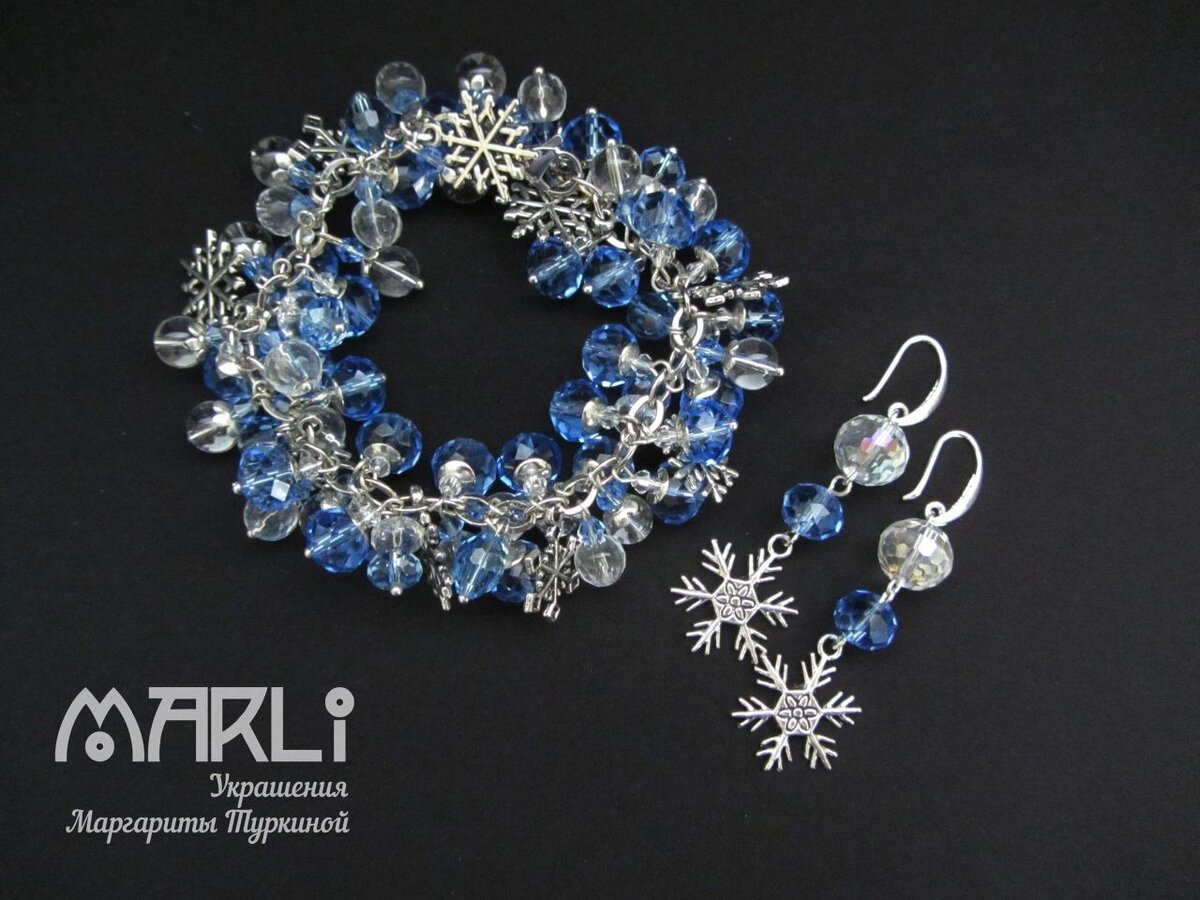 Браслет новогодний и серьги в подарок.