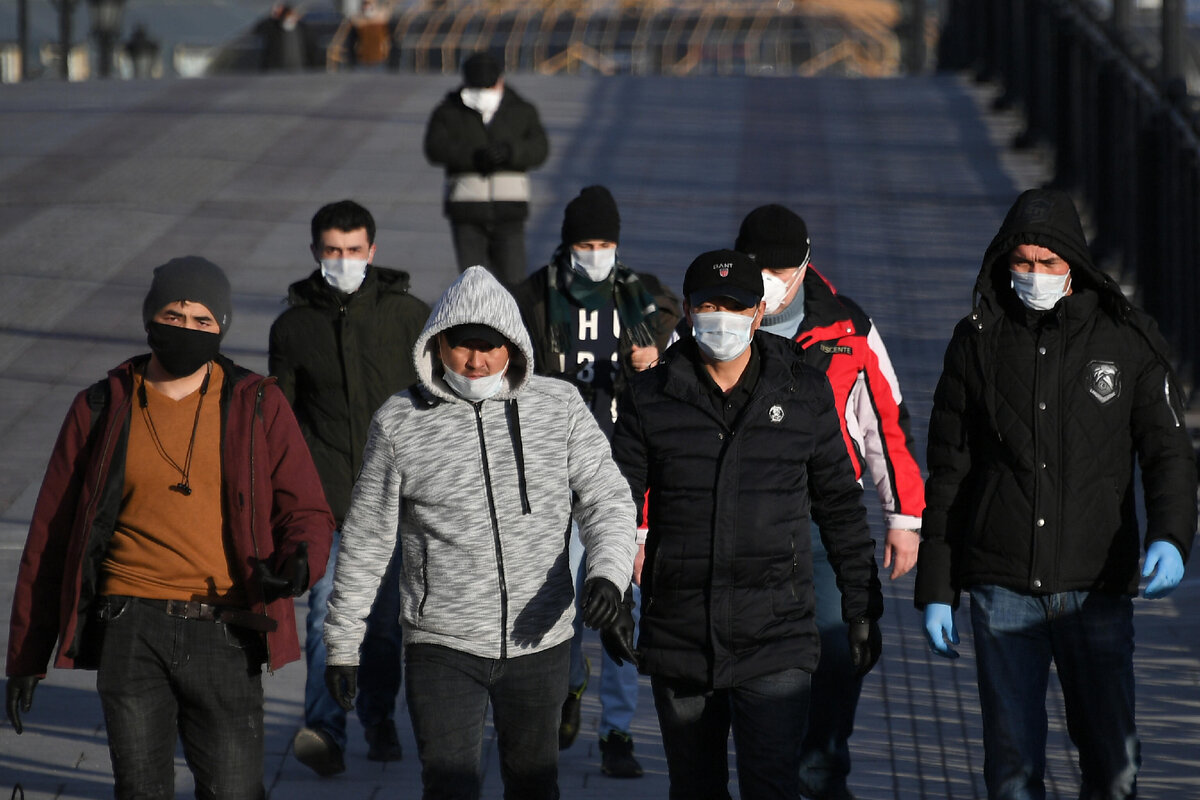 Приехали в москву на заработки. Трудовая миграция кыргызстанцы в Москве. Мигранты в России 2022. Мигранты в Москве кыргызы. Кыргызы в России.