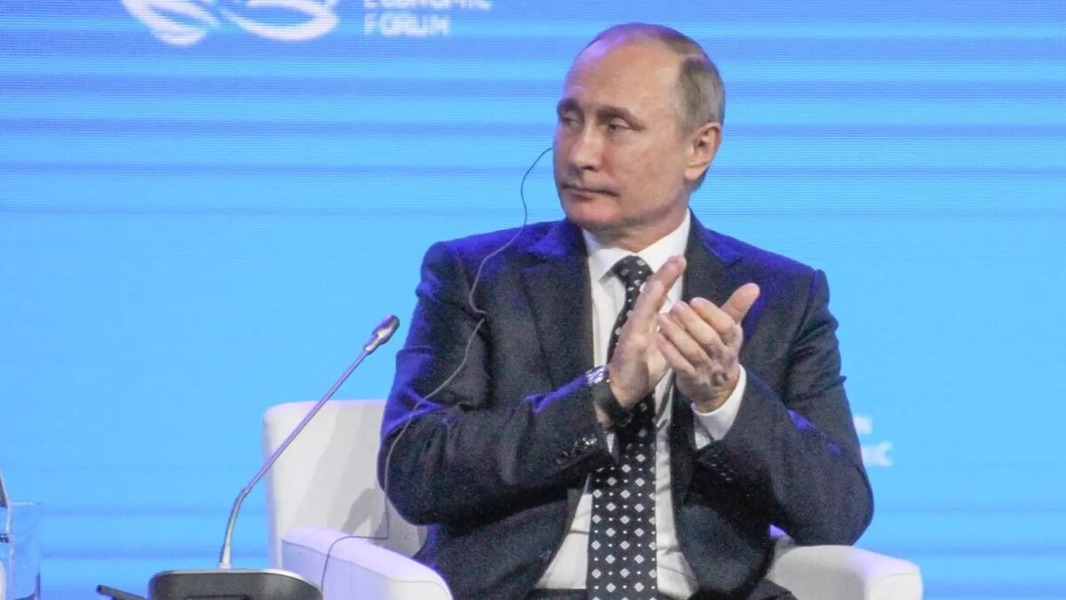     Глава государства Владимир Путин решил участвовать в президентских выборах 2024 года. Об этом пишет ТАСС.