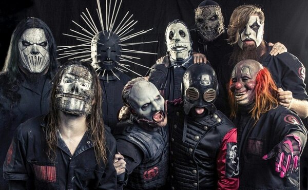 В августе 1997 года Кори Тейлор стал вокалистом рок - группы Slipknot. Музыканты исполняют песни в жанрах ню – метал, грув – метал и альтернативный метал. Самыми известными песнями коллектива являются композиции "Duality", "Before I Forget", "Wait and Bleed", "Custer", "Psychosocial" и "The Devil in I"