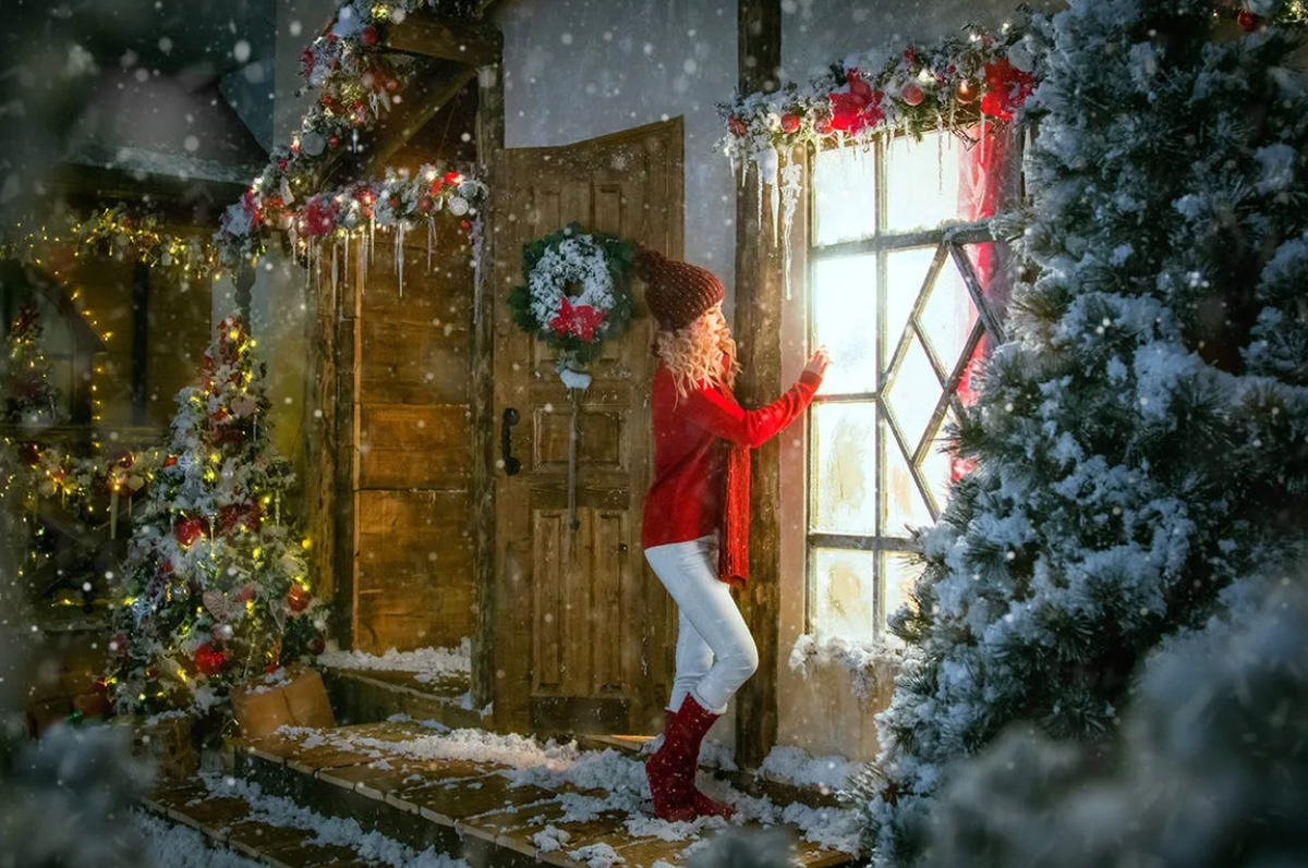 Слушать постучалась в дом. Волшебный новый год. Новогоднее чудо. Зима новый год. Новогодняя фотосессия у окна.