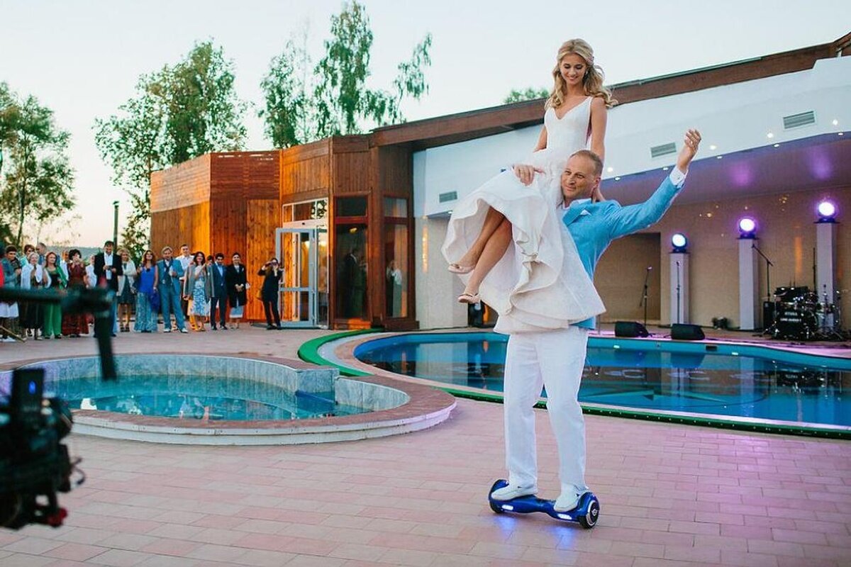 Леонид Казинец на гироскутере.