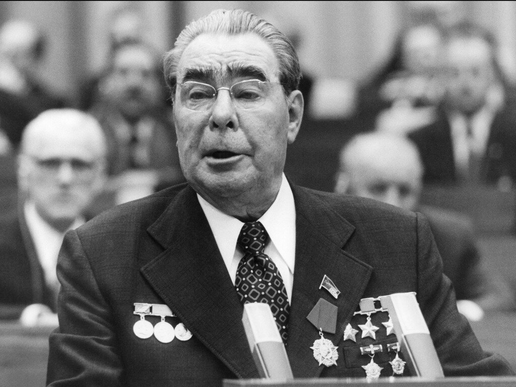 брежнев леонид. портрет леонида ильича брежнева с наградами. генеральный секретарь леонид брежнев. брежнев леонид брови. брежнев леонид ильич.