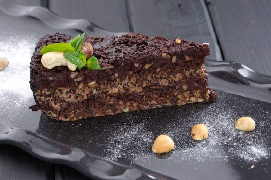 Новогодний маково-шоколадный торт