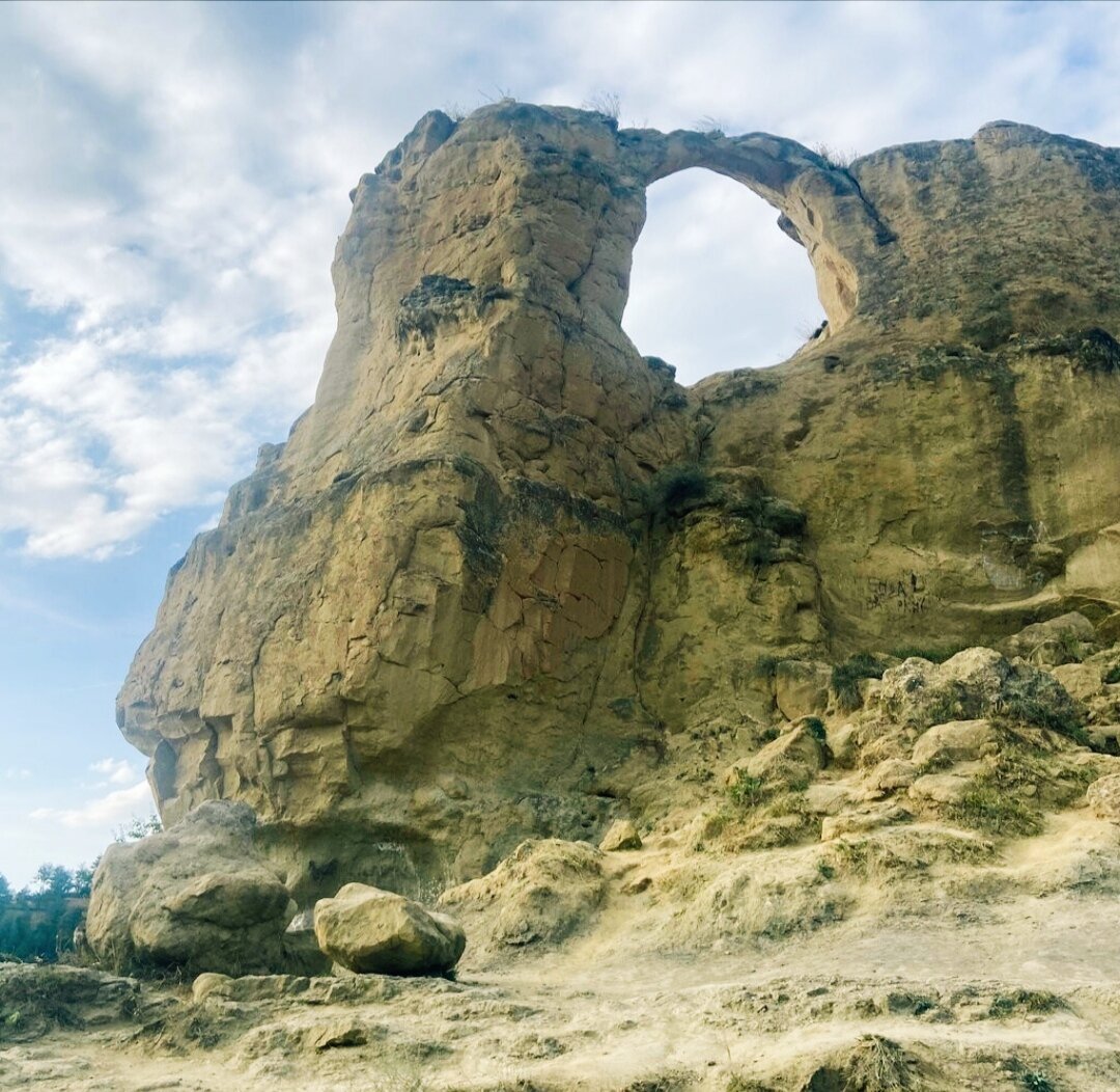 Гора кольцо кисловодск легенда. Гора кольцо Кисловодск. Гора кольцо Пятигорск. Гора кольцо Кисловодск фото. Медовые водопады гора кольцо.