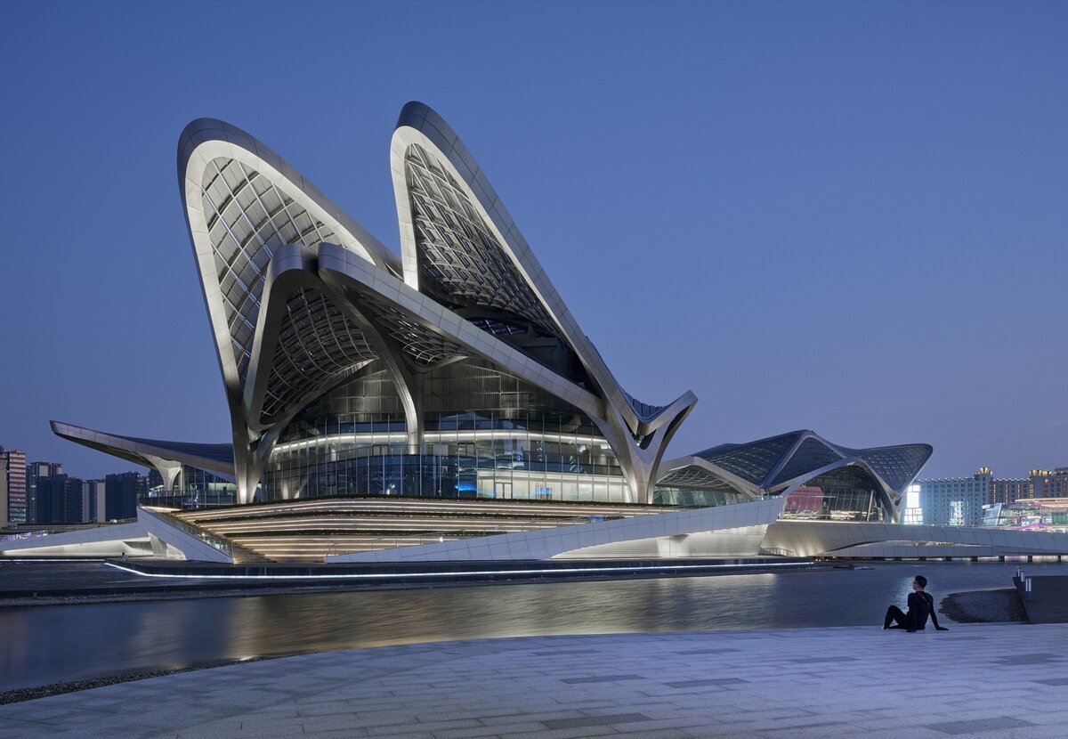 Architecture: Zaha Hadid Architects | Project: Zhuhai Jinwan Civic Art Centre | Photo: Virgile Simon Bertrand | Geo: Jinwan