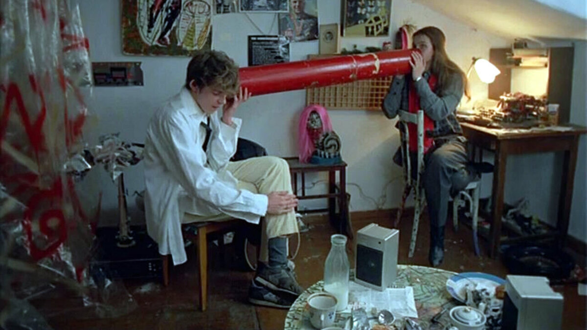 "Асса" С.Соловьева. Кадр из фильма. Взято из Яндекс картинки, в свободном доступе 