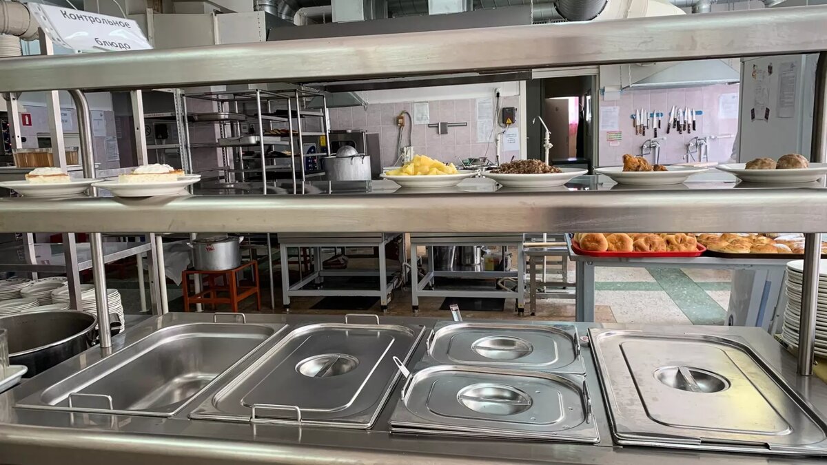     В Волгодонске признаки отравления появились у 43 школьников, из которых 12 госпитализировали, сообщает Don_Mash.