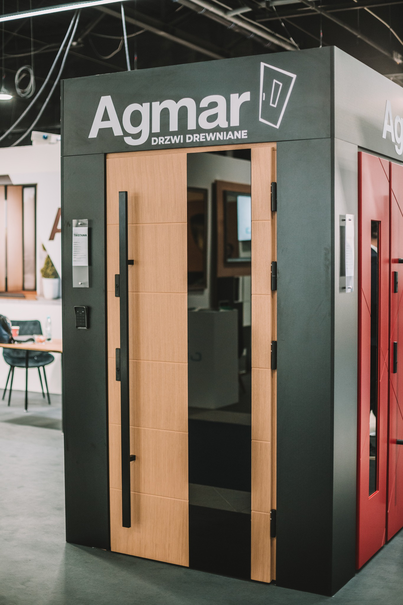 Входная дверь Тристана с черным закаленным стеклом LACOBEL