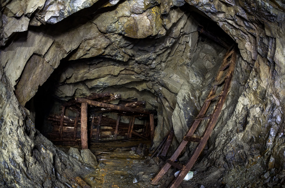 Ключевское месторождение золота забайкальский край. Карстовые шахты. Недра иди. Пещера с карстовой воронкой. Сибайский карьер башкирия.