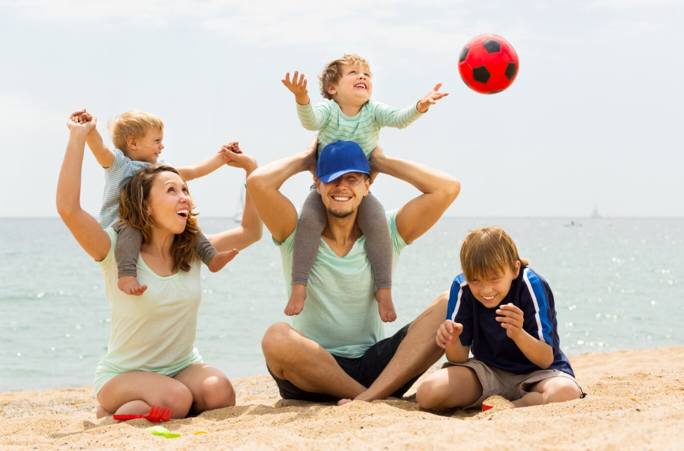 На пляже с детьми