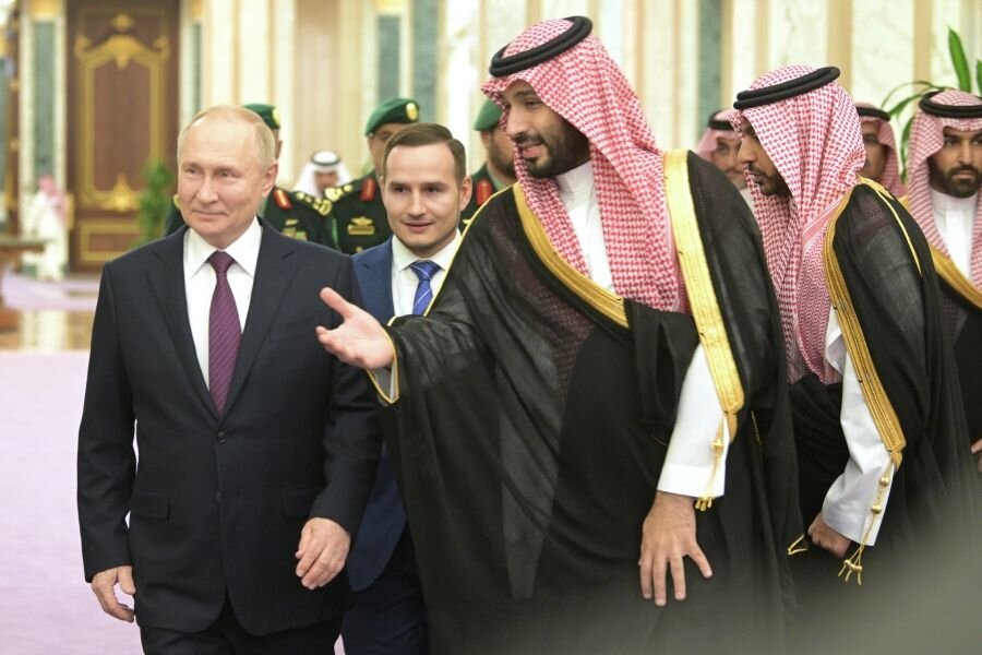    Президент РФ Владимир Путин и наследный принц, председатель Совета министров Саудовской Аравии Мухаммед бен Сальман Аль Сауд © Алексей Никольский/РИА Новости