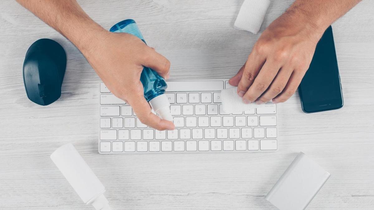    Чистка клавиатуры:Freepik