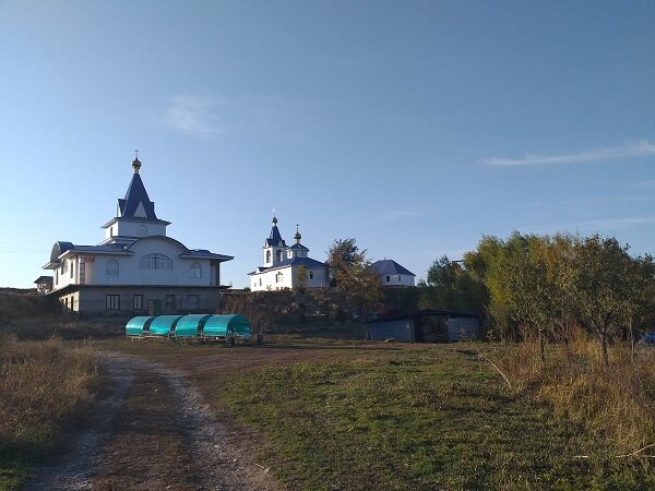 Храм в честь иконы Божией Матери «Живоносный источник» возле поселка Космос в окрестностях Алматы